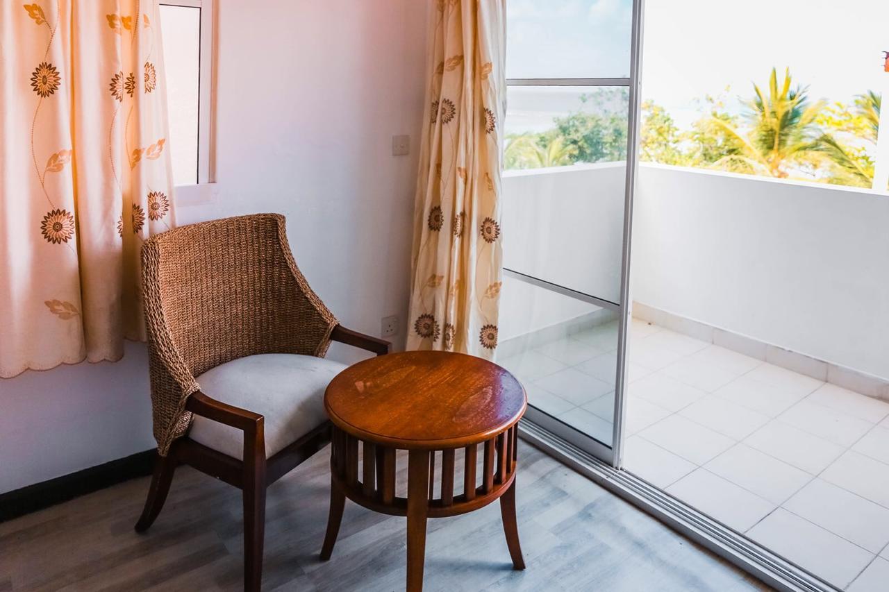 Rivers Beach & Spa Hulhumalé Buitenkant foto